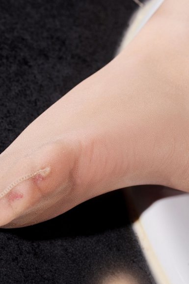 【天博体育官网实力强】尹子维被曝千万天价签约内地 势掀热潮作品被起底(图2) 天博体育官网实力强